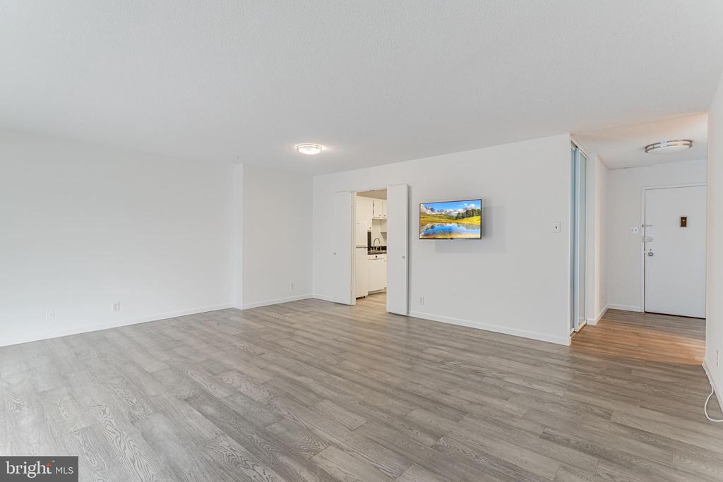203 YOAKUM PARKWAY 215