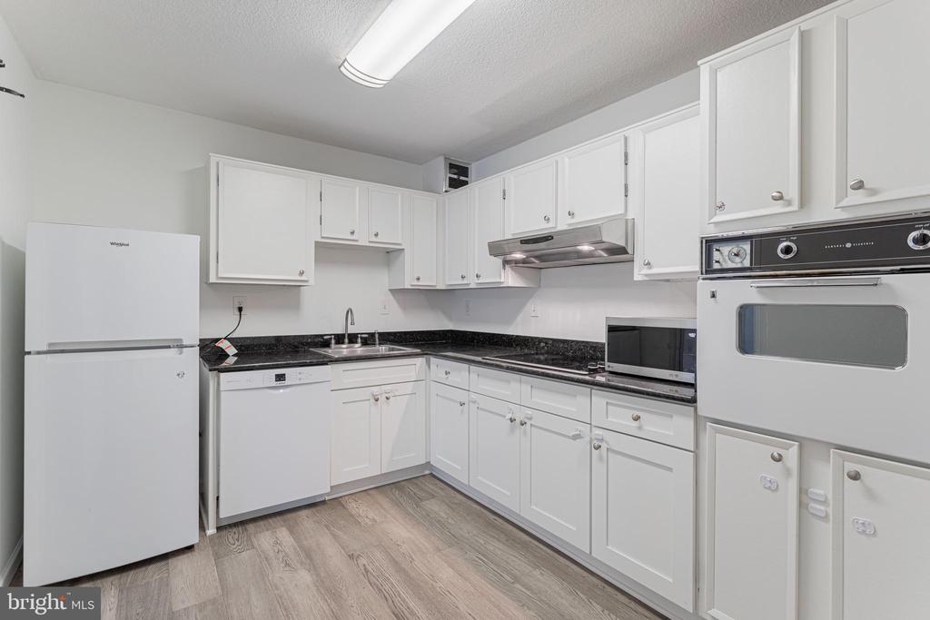 203 YOAKUM PARKWAY 215