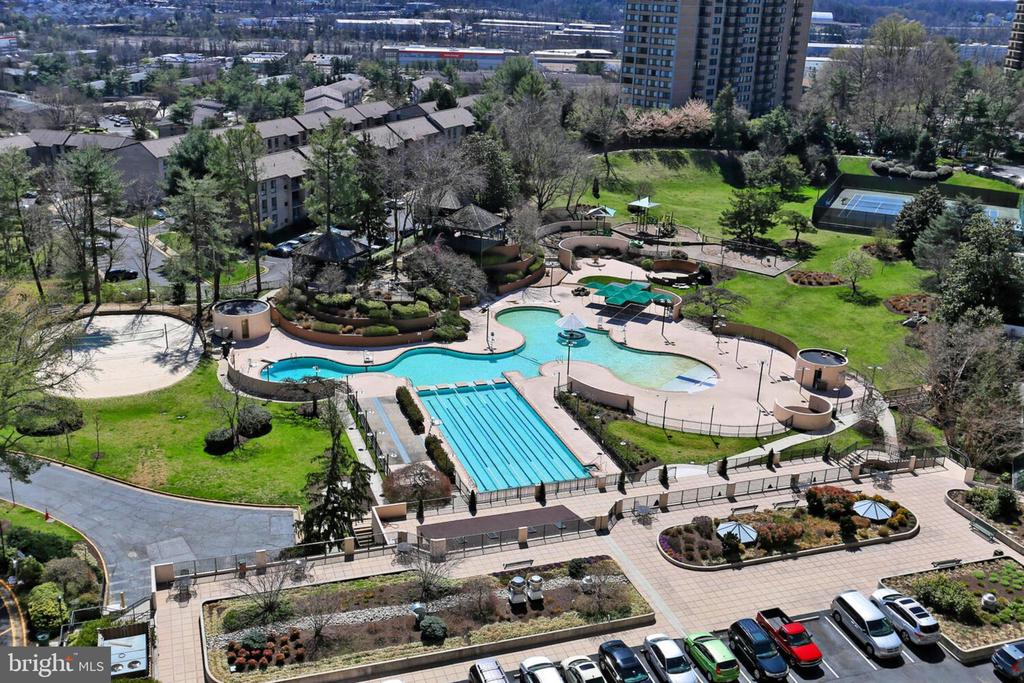 205 YOAKUM PARKWAY 822