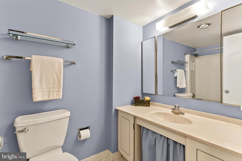 205 YOAKUM PARKWAY 822