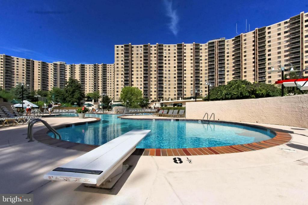 205 YOAKUM PARKWAY 822