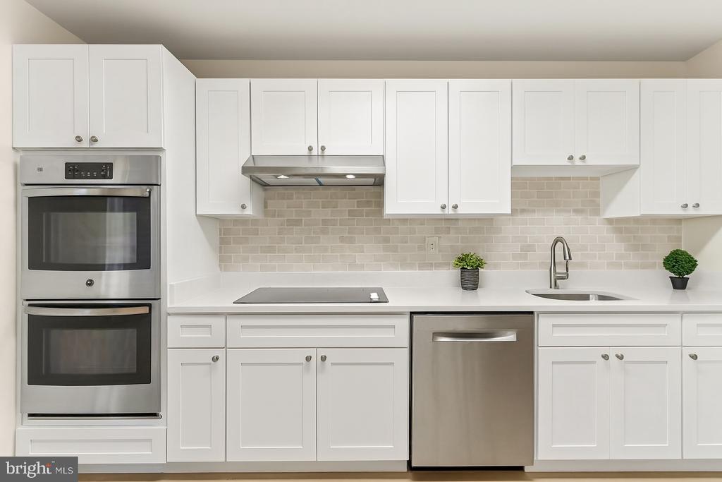 205 YOAKUM PARKWAY 822