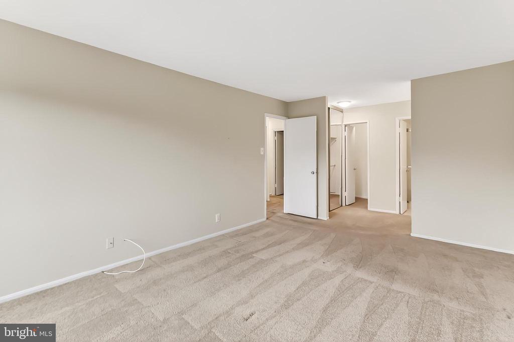 205 YOAKUM PARKWAY 822