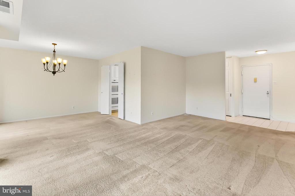 205 YOAKUM PARKWAY 822
