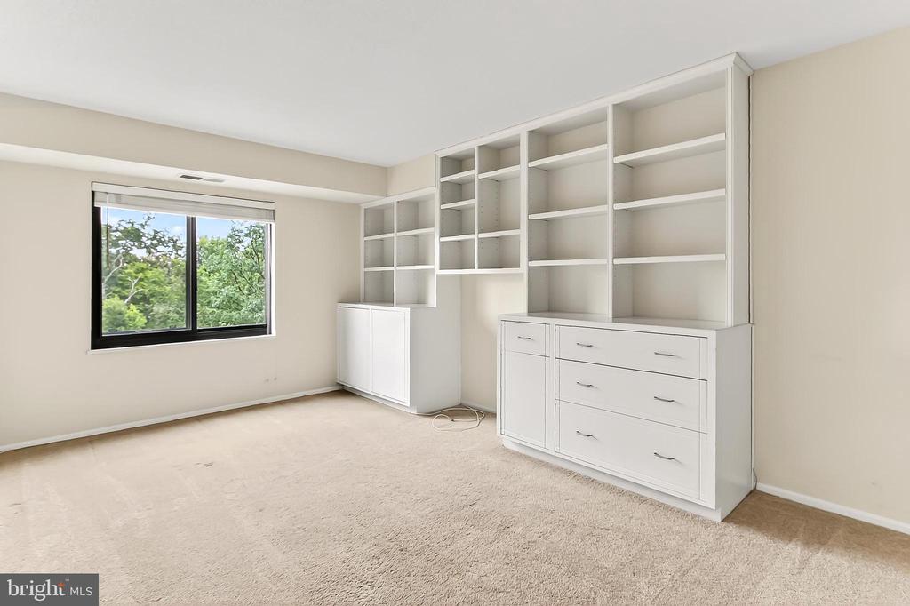 205 YOAKUM PARKWAY 822