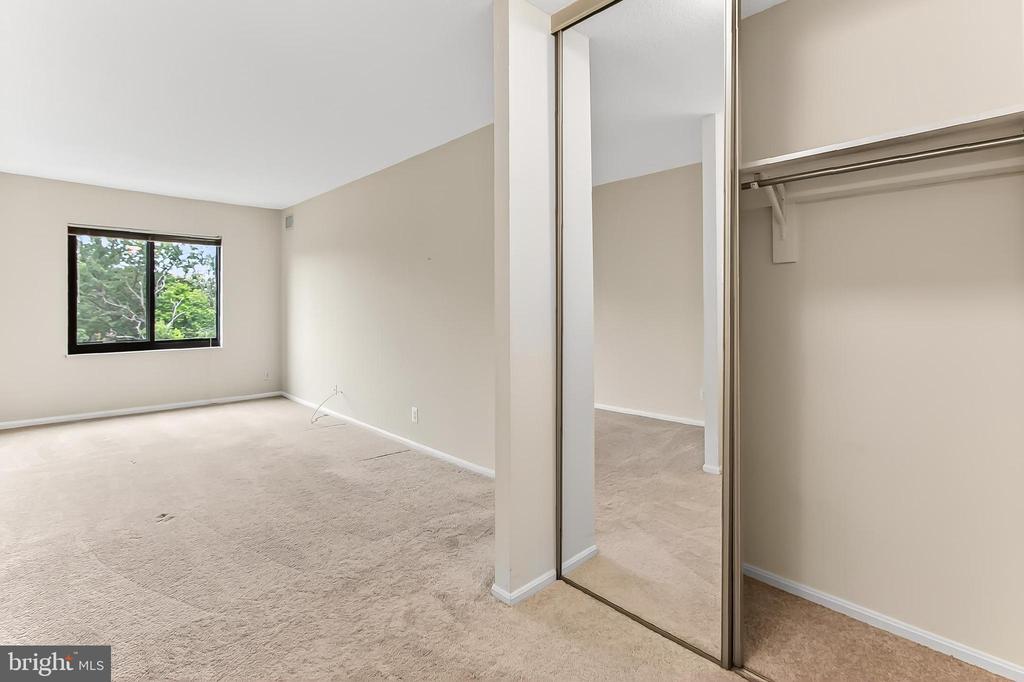 205 YOAKUM PARKWAY 822