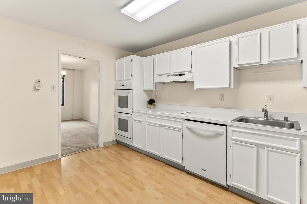 205 YOAKUM PARKWAY 822