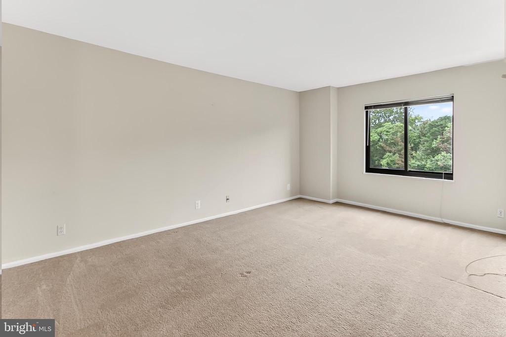 205 YOAKUM PARKWAY 822