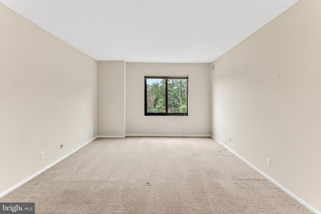 205 YOAKUM PARKWAY 822
