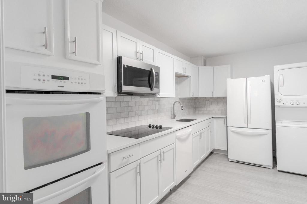 205 YOAKUM PARKWAY 822