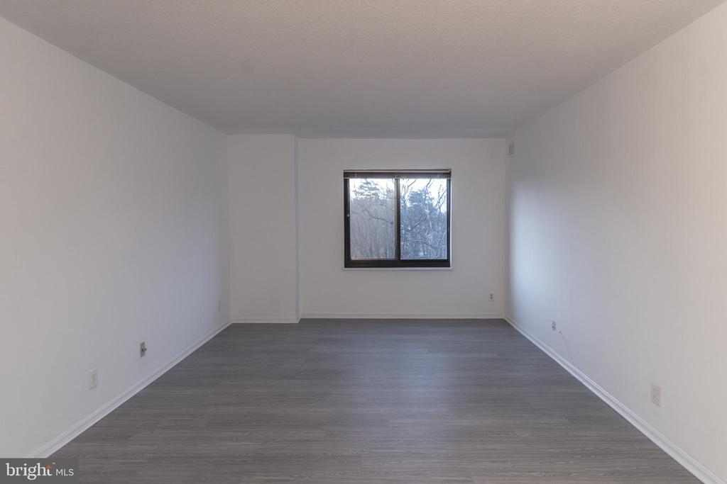205 YOAKUM PARKWAY 822