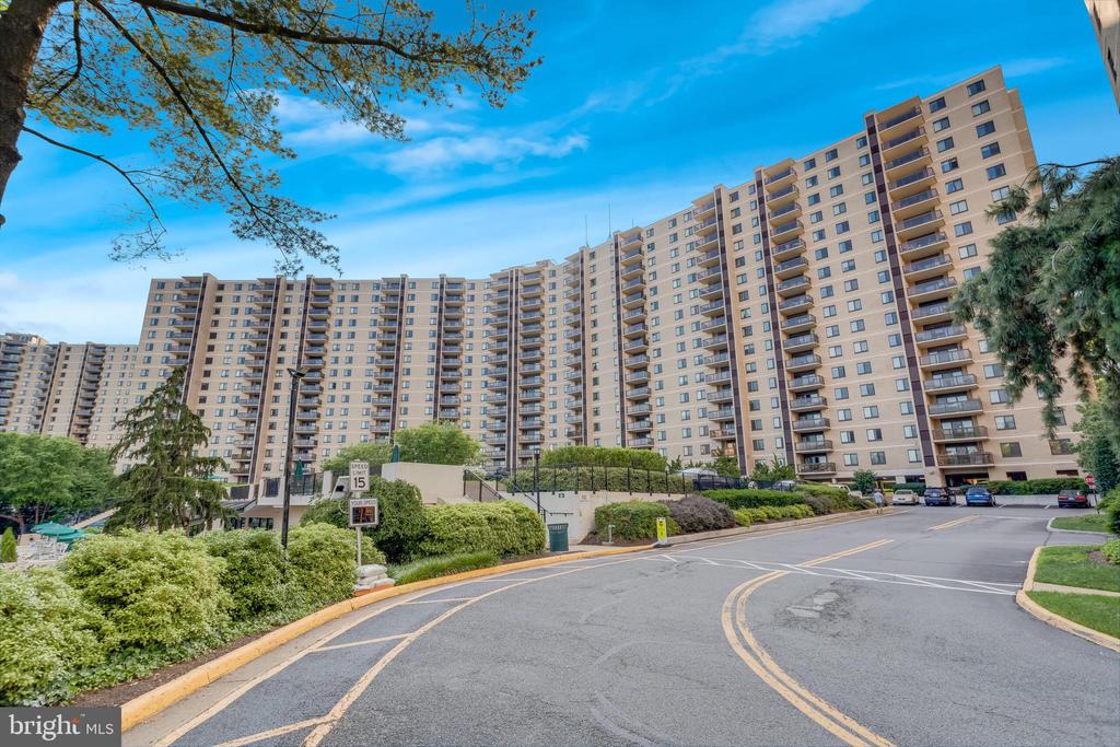 205 YOAKUM PARKWAY 822