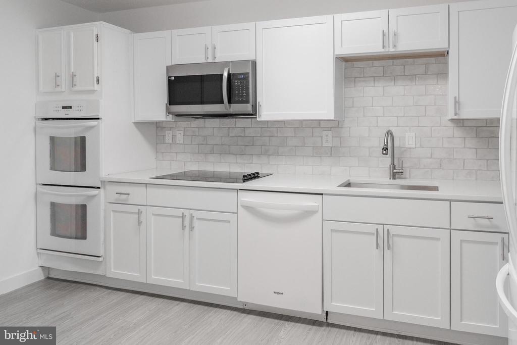 205 YOAKUM PARKWAY 822