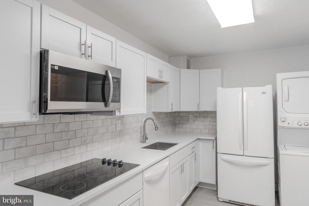 205 YOAKUM PARKWAY 822