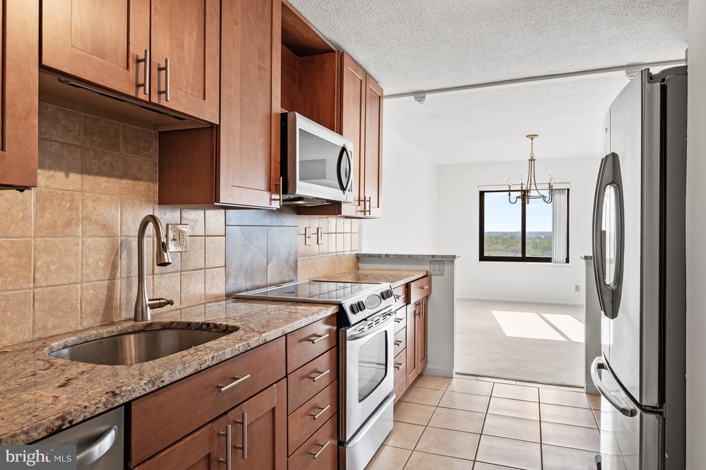 307 YOAKUM PARKWAY 1808