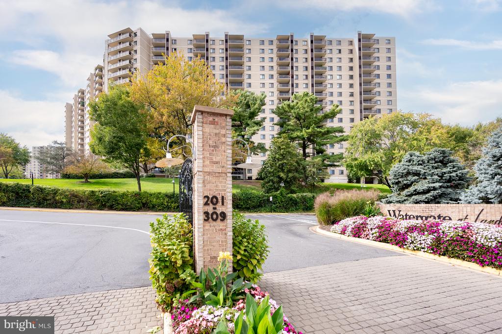 307 YOAKUM PARKWAY 1808