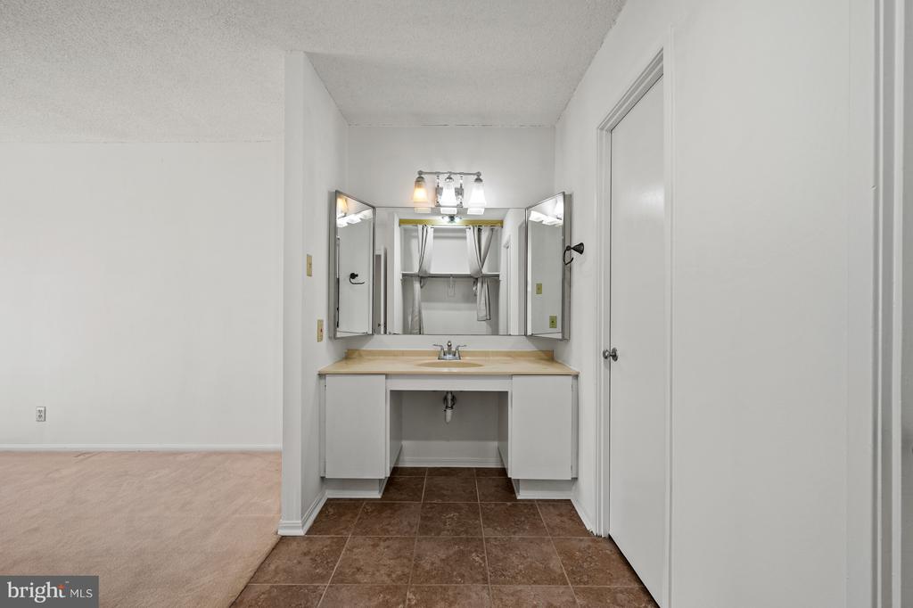 307 YOAKUM PARKWAY 1808