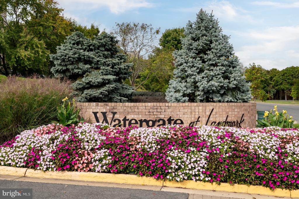307 YOAKUM PARKWAY 1808
