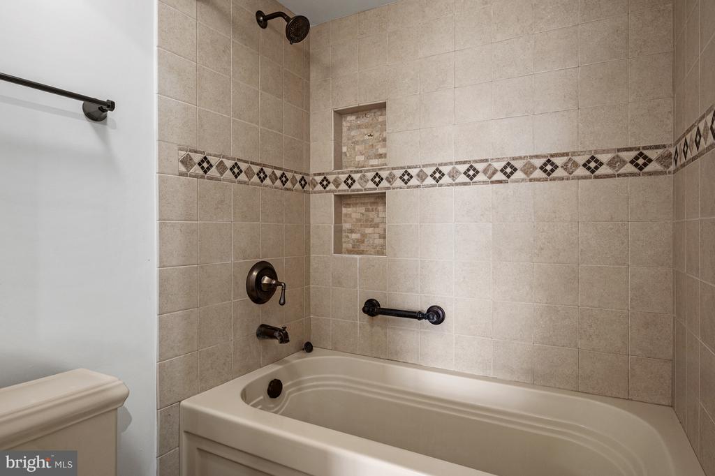 307 YOAKUM PARKWAY 1808