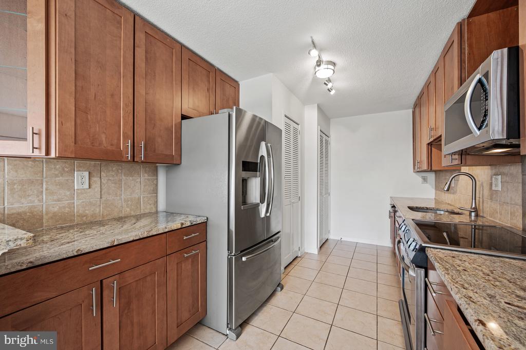 307 YOAKUM PARKWAY 1808