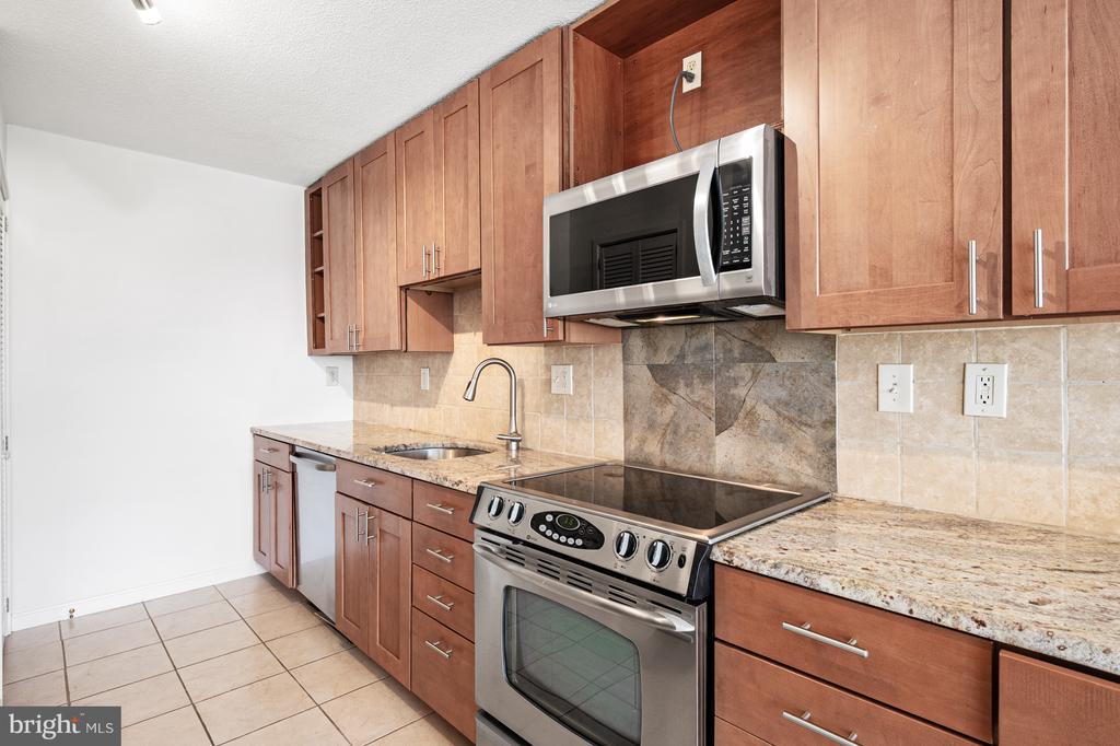 307 YOAKUM PARKWAY 1808