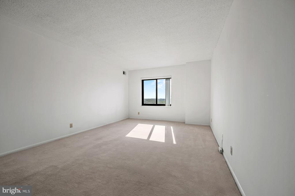 307 YOAKUM PARKWAY 1808