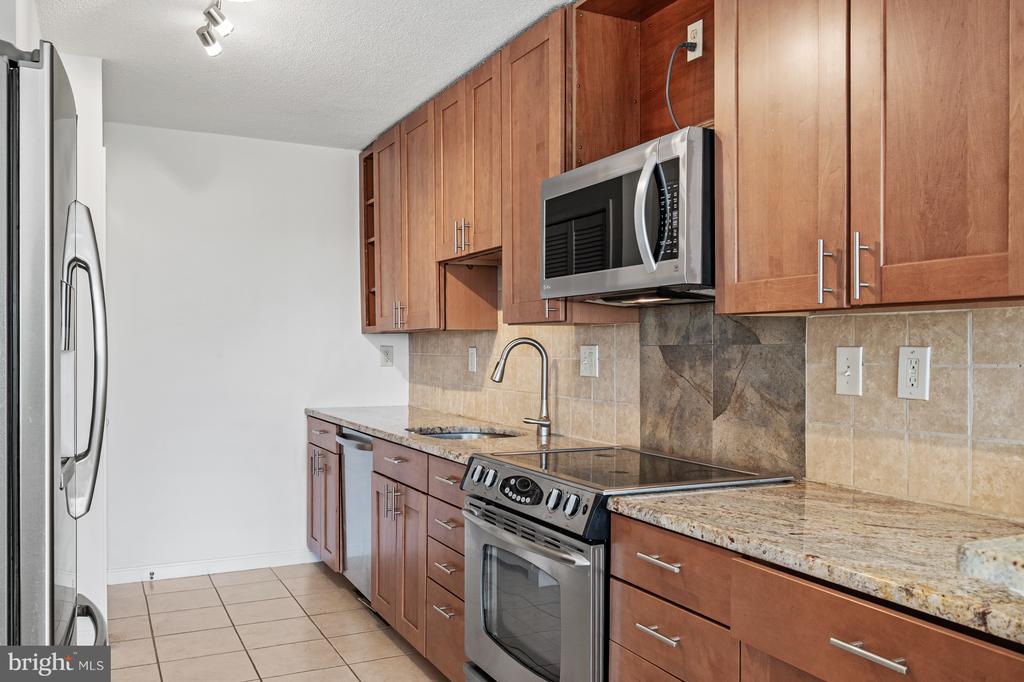 307 YOAKUM PARKWAY 1808