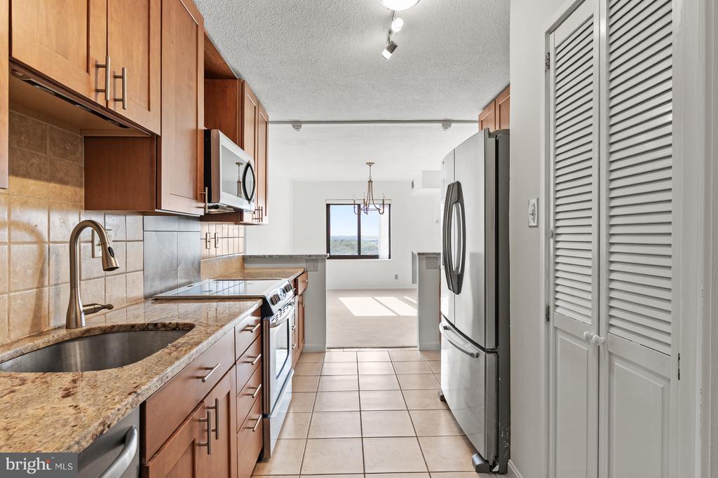 307 YOAKUM PARKWAY 1808