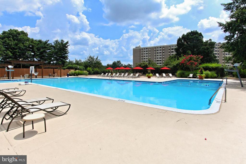 5500 HOLMES RUN PARKWAY 210