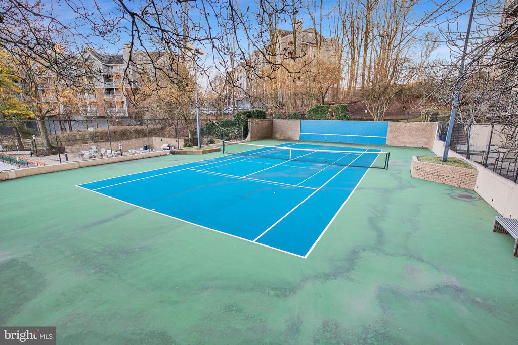 5500 HOLMES RUN PARKWAY 703
