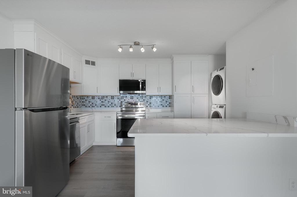 307 YOAKUM PARKWAY 1715