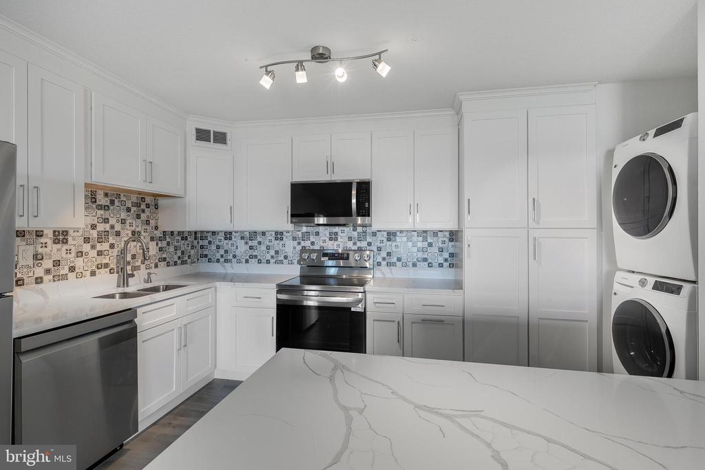 307 YOAKUM PARKWAY 1715
