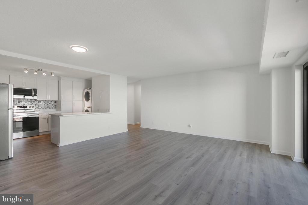 307 YOAKUM PARKWAY 1715