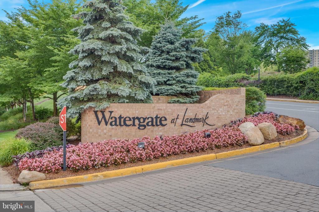 307 YOAKUM PARKWAY 1715