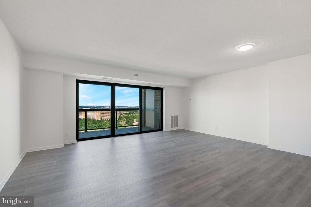 307 YOAKUM PARKWAY 1715