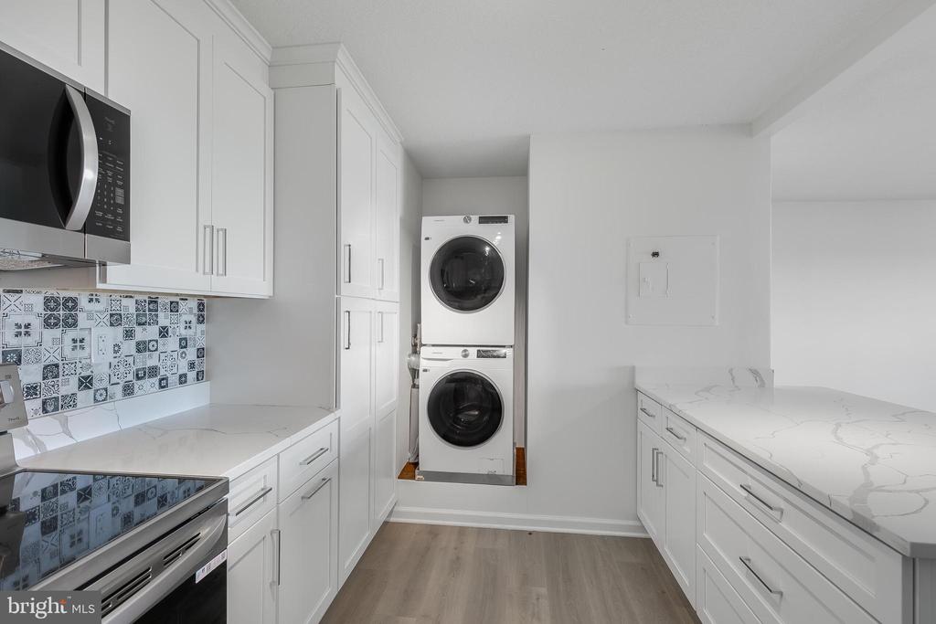 307 YOAKUM PARKWAY 1715