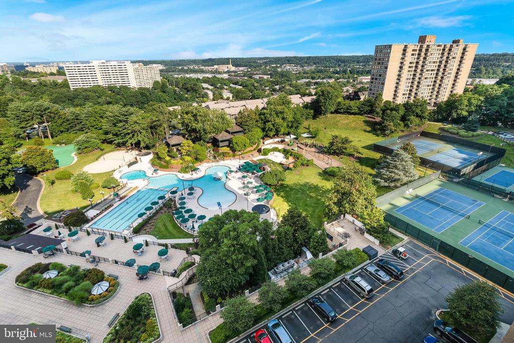 307 YOAKUM PARKWAY 1715