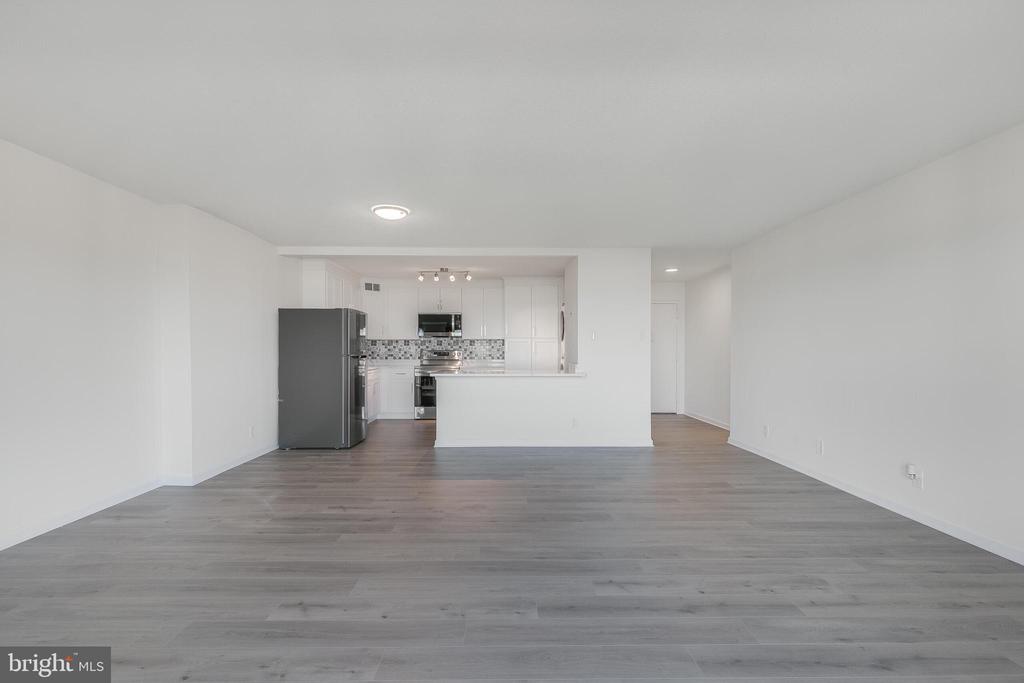 307 YOAKUM PARKWAY 1715