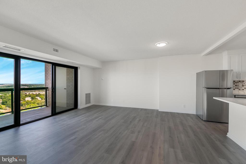 307 YOAKUM PARKWAY 1715
