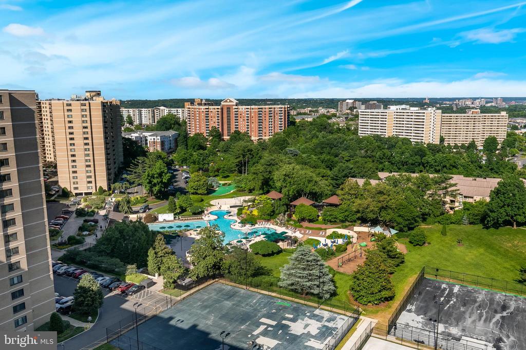 307 YOAKUM PARKWAY 1715
