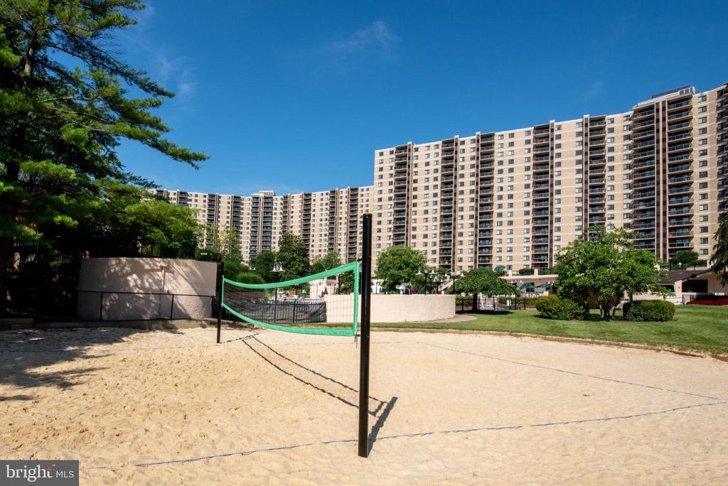 203 YOAKUM PARKWAY 512