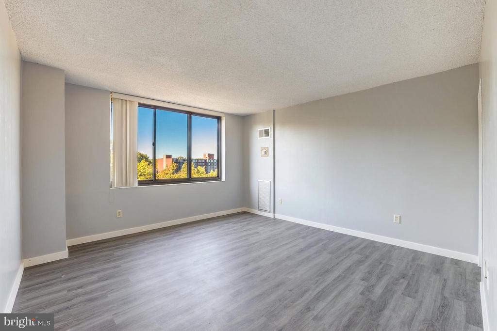 5500 HOLMES RUN PARKWAY Unit: 601