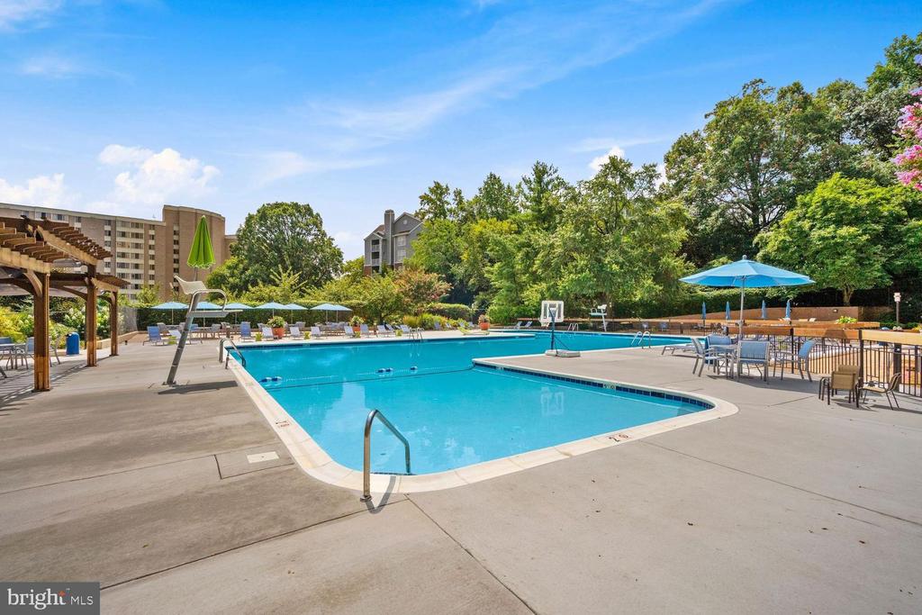 5500 HOLMES RUN PARKWAY Unit: 601