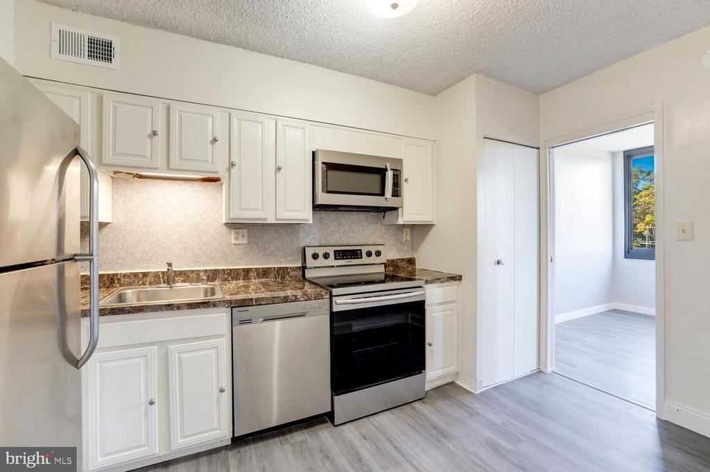 5500 HOLMES RUN PARKWAY Unit: 601