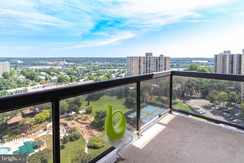 205 YOAKUM PARKWAY Unit: 1711