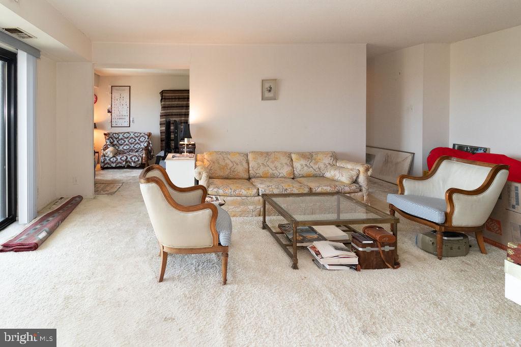 205 YOAKUM PARKWAY Unit: 1711
