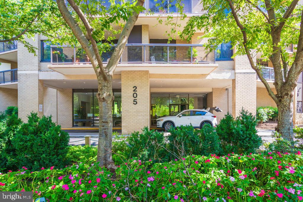 205 YOAKUM PARKWAY Unit: 1711