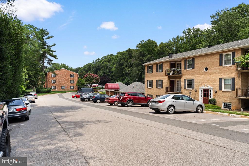 3901 LYNDHURST DRIVE 201
