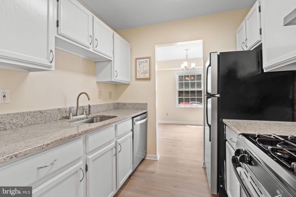 3901 LYNDHURST DRIVE 201