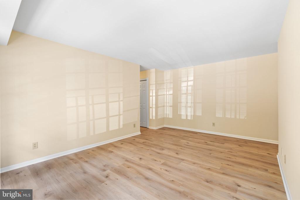 3901 LYNDHURST DRIVE 201